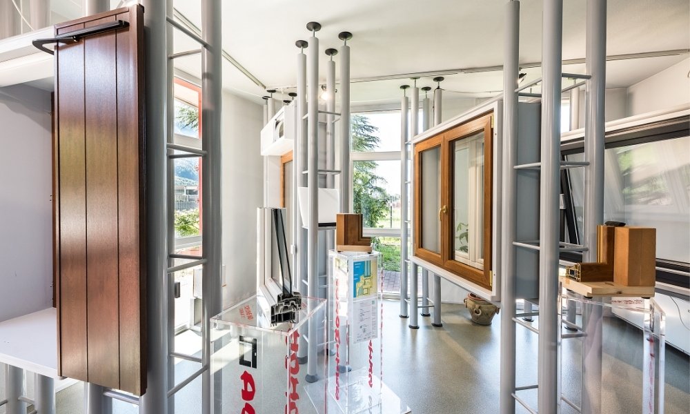 Showroom Dolomites Infissi con campionature Schüco PVC – l'unico partner Schüco PWS Italia nel Triveneto
